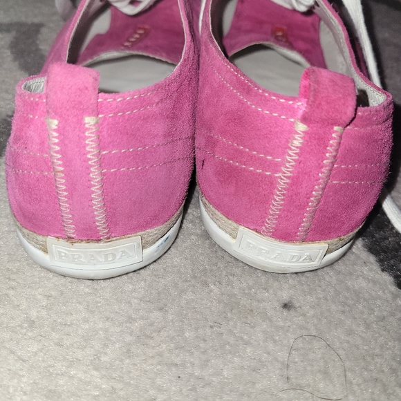 Prada flat lace up shoe. - Picture 5 of 6